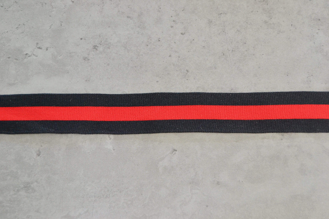 RÖD OCH SVART RANDIGT BAND 20MM