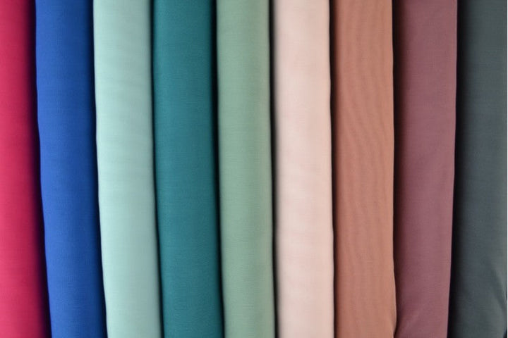 MÖRK PETROLEUMSBLÅ LYCRA SEMI TRANSPARENT LÄTT MESH TYG MED STRETCH