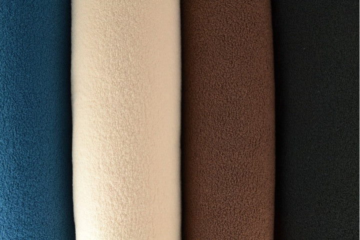 MÖRK PETROLEUMSBLÅ TEDDY TYG MED STRETCH