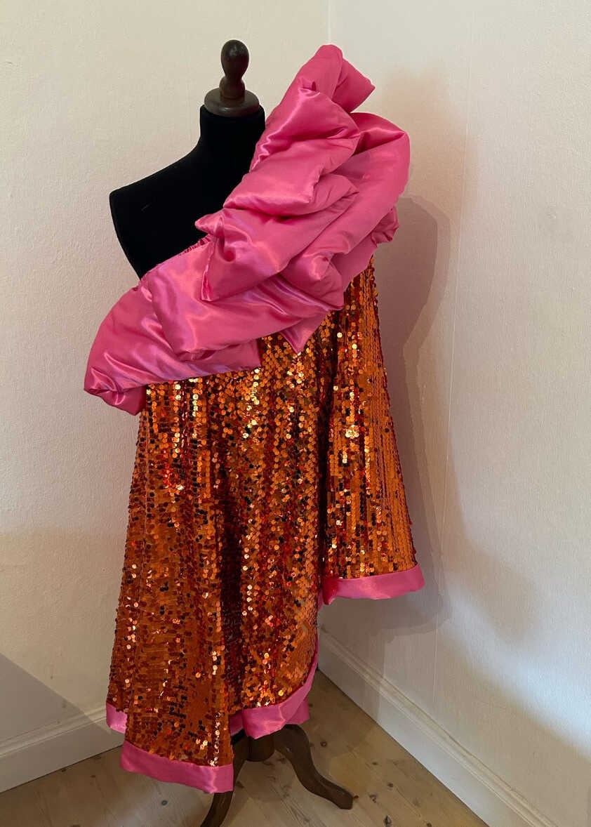 VIT PALJETTYG – STORA 8 MM PALJETTER & ENVÄGSSTRETCH