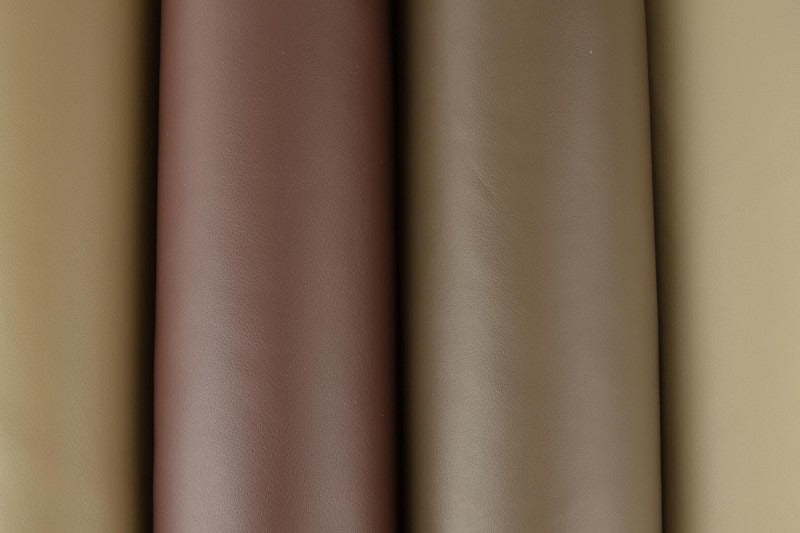 imiterat läder premium – draperat i mjuka veck