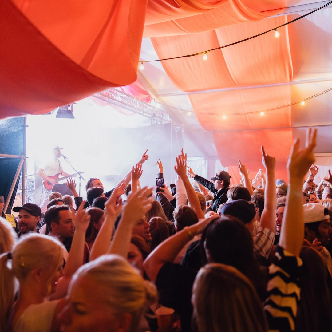 MÖRK BLÅ FLAMSKYDDAD BURLINGTON – EVENT & DEKORATION