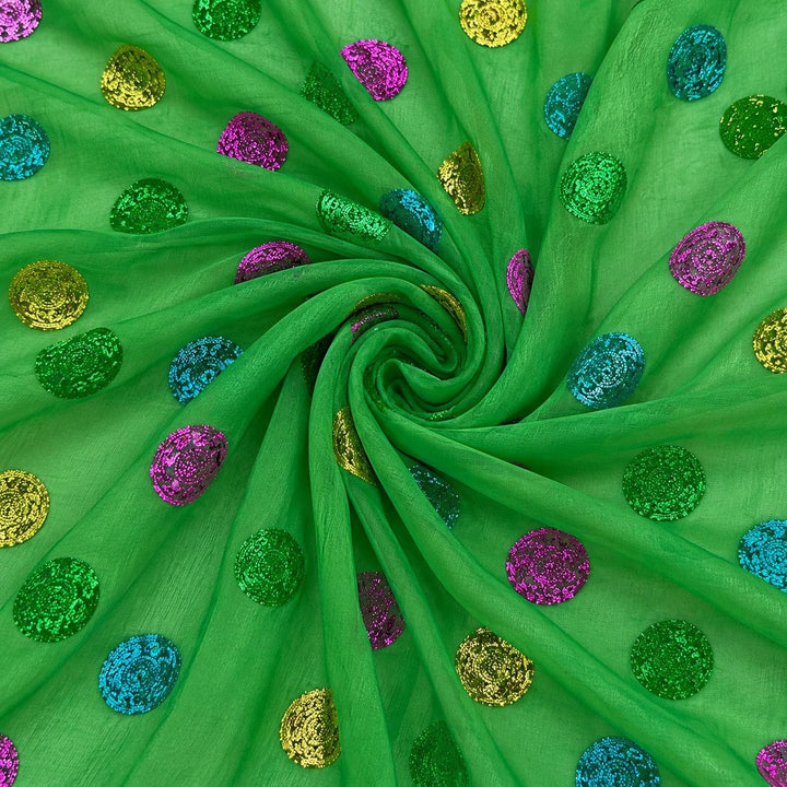 Grön lurex chiffonsilk med flerfärgade glittrande prickar – tyget format som en spiral (bild 1 av 3)
