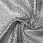 SØLV SATIN JACQUARD STOF MED PRIKKER