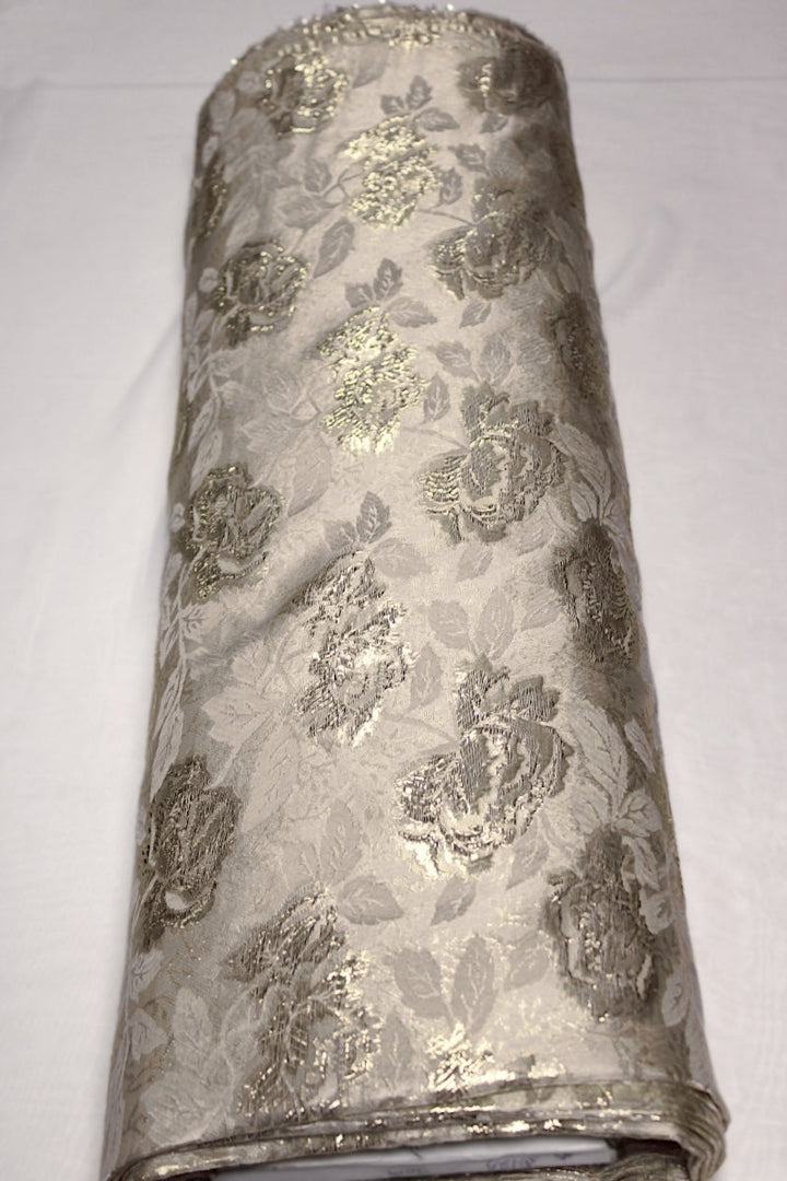 CHAMPAGNEFARVET SATIN JACQUARD STOF MED BLOMSTER