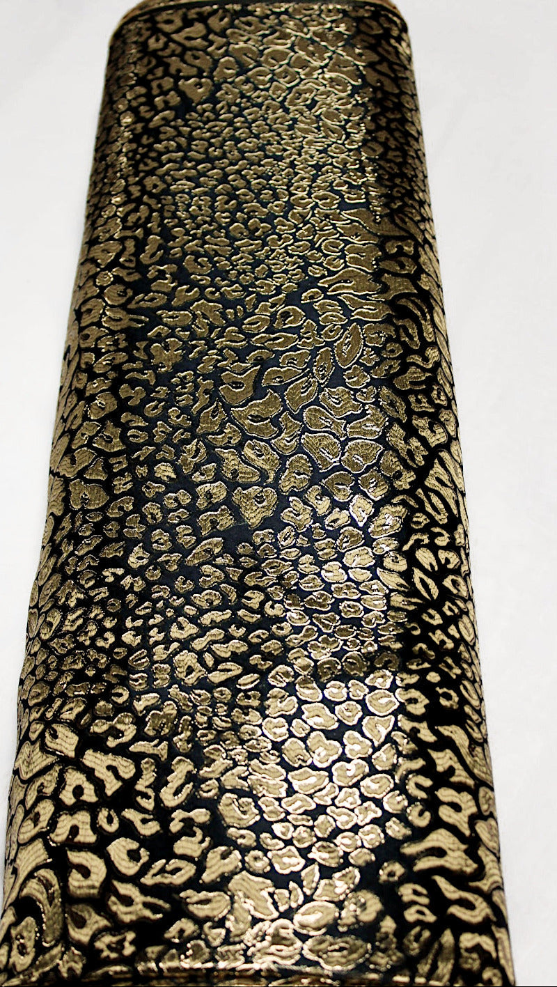 MÖRKBLÅ SATIN JACQUARD TYG MED GULDLEOPARDFLÄCKAR