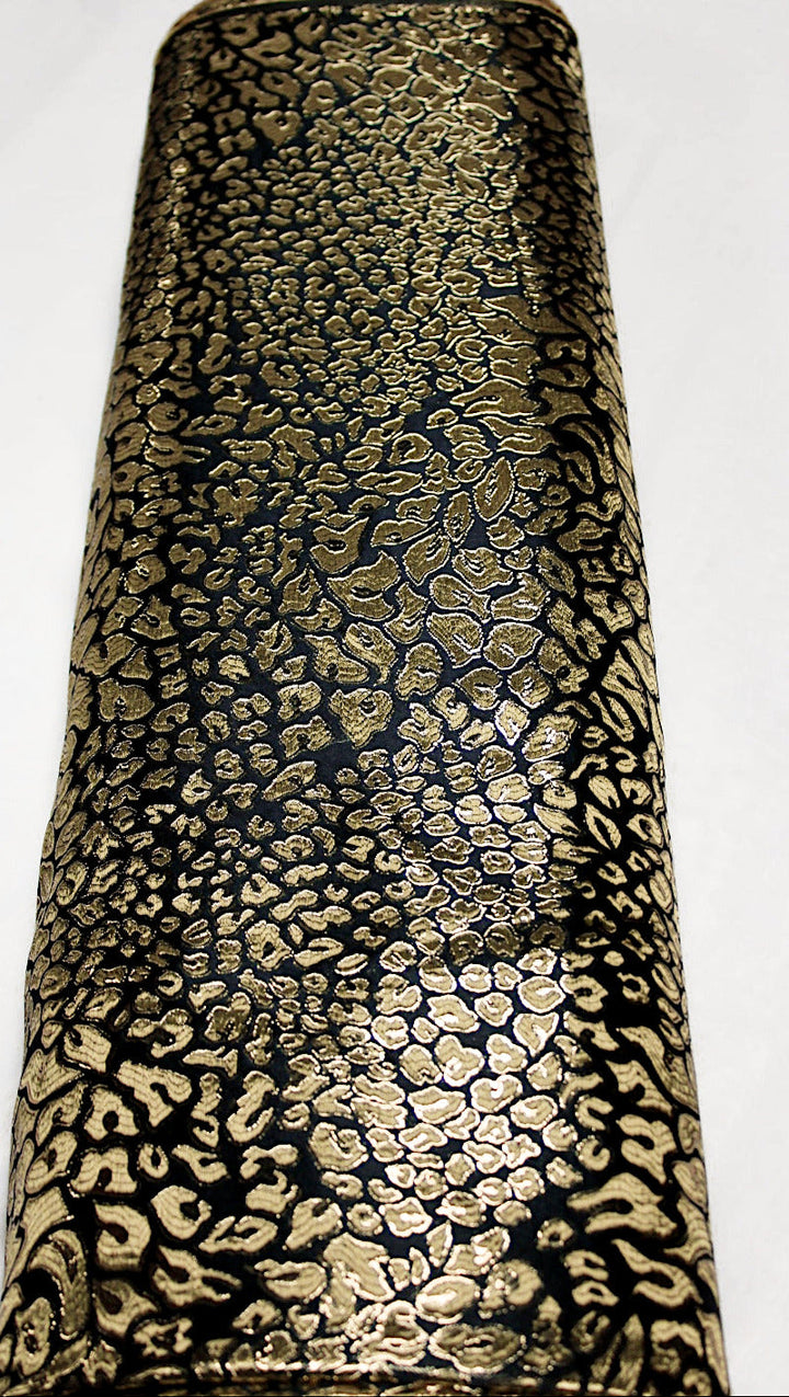 MÖRKBLÅ SATIN JACQUARD TYG MED GULDLEOPARDFLÄCKAR