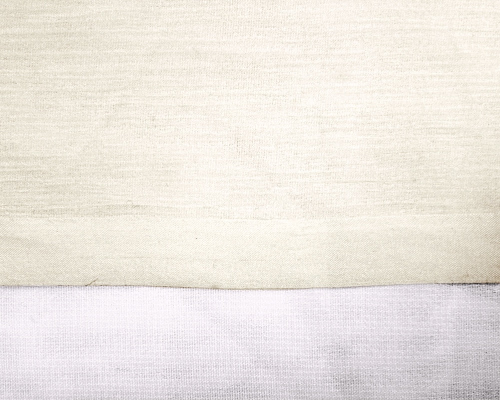 RÅVITT SIDENCHIFFONG – LÄTT, SKIRT CHIFFONGTYG - 150 CM BREDD