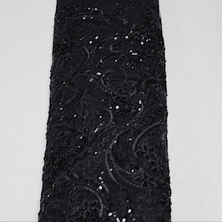 SVART TYLLTYG MED PALJETTER OCH PÄRLOR