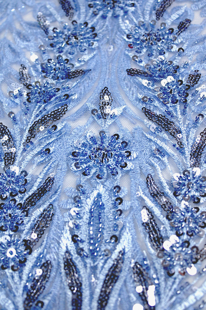 BLÅTT TYLLTYG MED PALJETTER OCH PÄRLOR