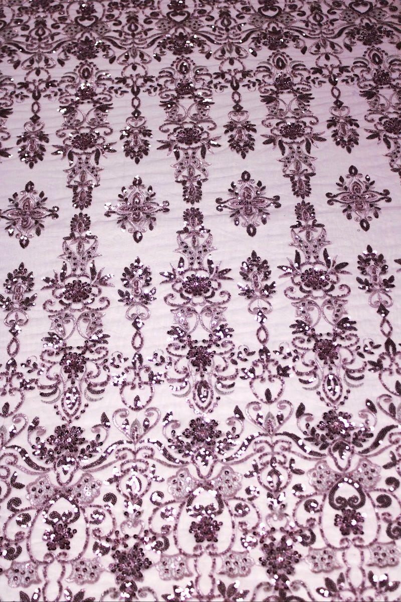 LAVENDEL TYLLTYG MED PALJETTER OCH PÄRLOR