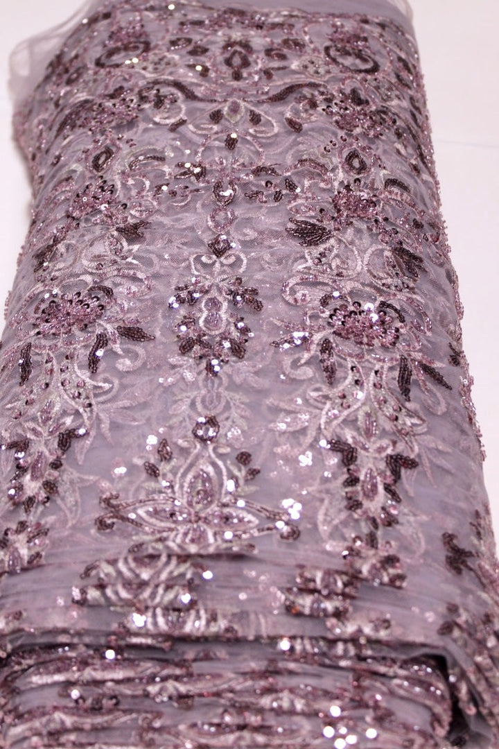 LAVENDEL TYLLTYG MED PALJETTER OCH PÄRLOR