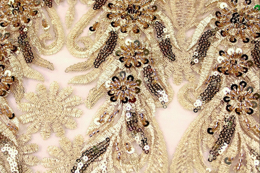 CHAMPAGNEFÄRGAD TYLLTYG MED PALJETTER OCH PÄRLOR