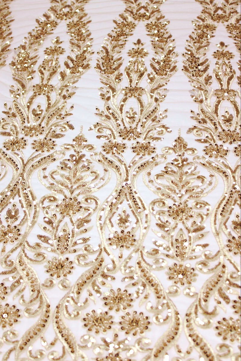 CHAMPAGNEFÄRGAD TYLLTYG MED PALJETTER OCH PÄRLOR