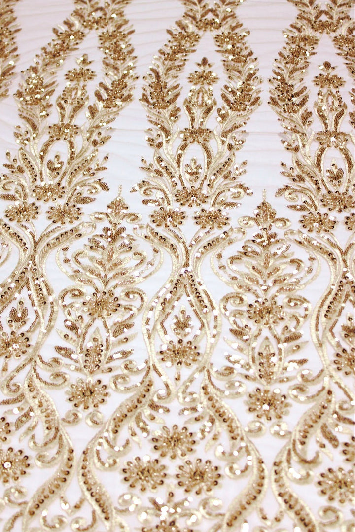 CHAMPAGNEFÄRGAD TYLLTYG MED PALJETTER OCH PÄRLOR