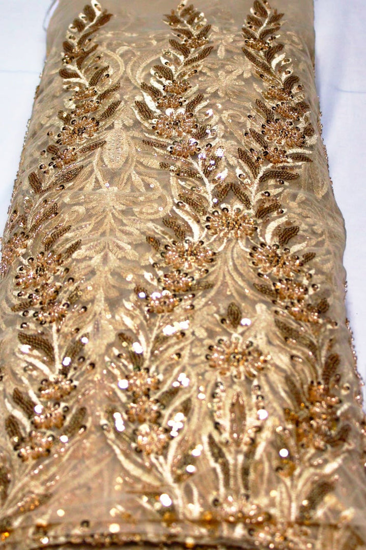 CHAMPAGNEFÄRGAD TYLLTYG MED PALJETTER OCH PÄRLOR