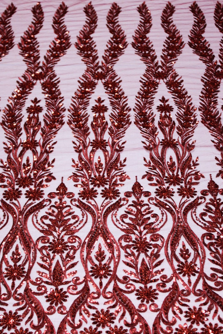 BORDEAUX TYLLTYG MED PALJETTER OCH PÄRLOR