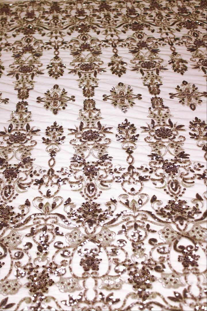 BEIGE TYLLTYG MED PALJETTER OCH PÄRLOR