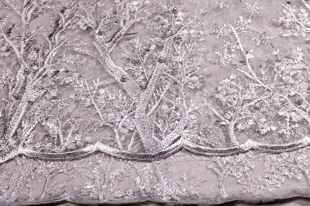 SILVER TYLLTYG MED BRODERADE TRÄD