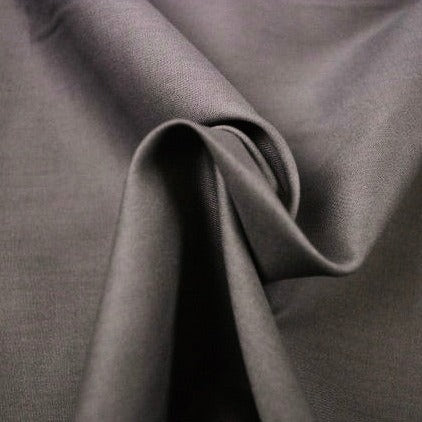 MÖRKGRÅ BOMULLSPOPLIN – TÄTT VÄVT BOMULLSTYG