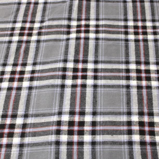 GRÅ, RØD OG LYSEBLÅ SKOTSKTERNET TARTAN FLANNEL (reststof - 110 cm)