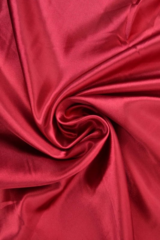 VINRÖD SATIN TYG – LÄTT & GLANSIGT