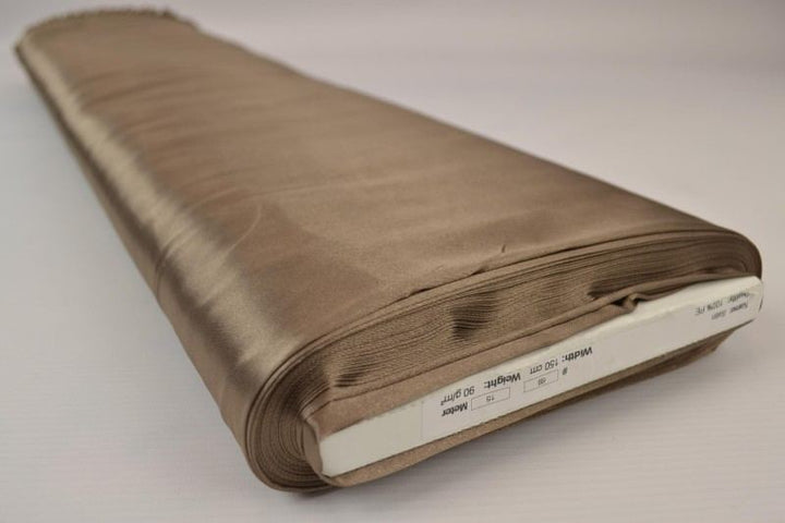 TAUPE SATIN TYG – LÄTT & GLANSIGT
