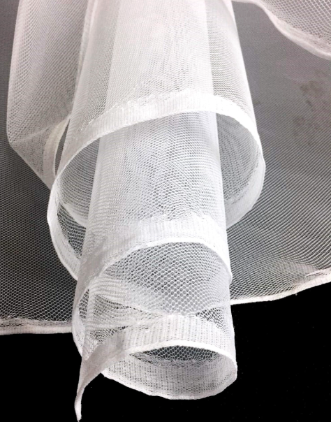 MÖRK LILA STYV TYLL – LÄTT OCH FORMSTABILT NÄTTYG