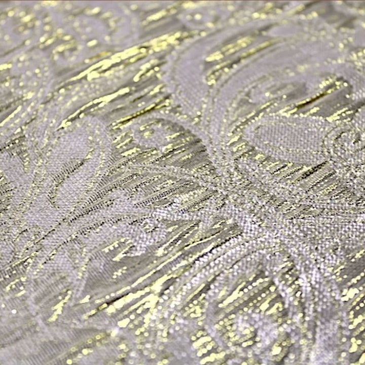 CHAMPAGNEFÄRGAD SATIN JACQUARD TYG MED BLOMSTERRANKOR (bild 3 av 3)