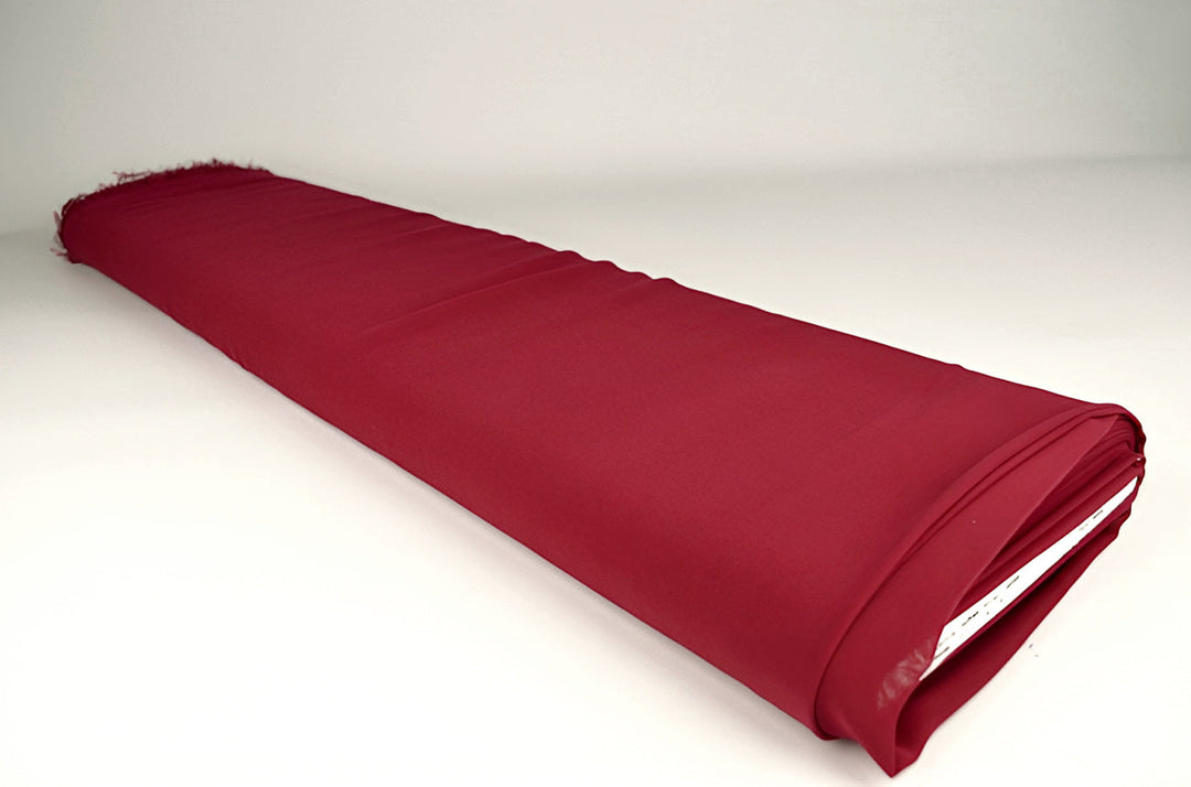 VINRÖD CHIFFONG – LÄTT, TRANSPARENT & MED VACKERT FALL