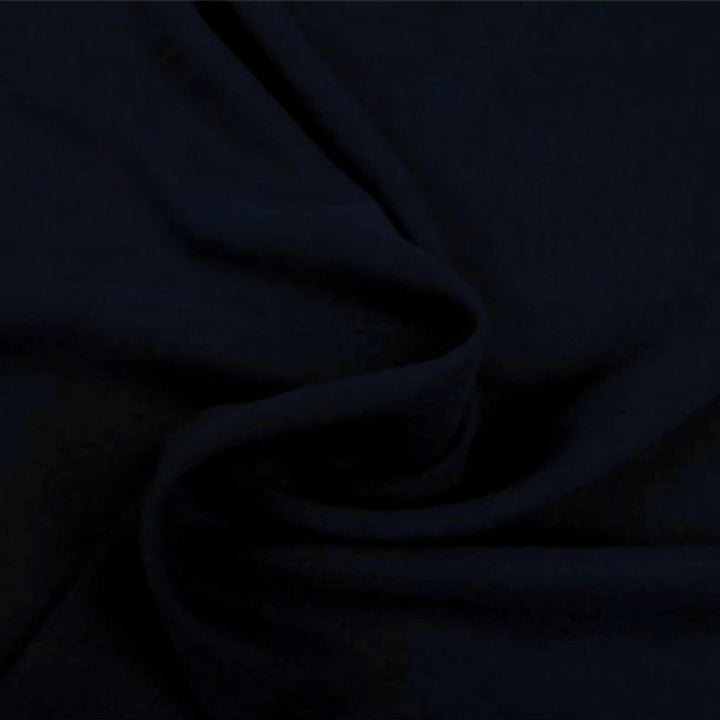 NAVY CHIFFONG – LÄTT, TRANSPARENT & MED VACKERT FALL