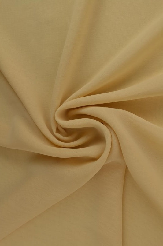 BEIGE CHIFFONG – LÄTT, TRANSPARENT & MED VACKERT FALL