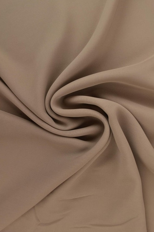 TAUPE CHIFFONG – LÄTT, TRANSPARENT & MED VACKERT FALL