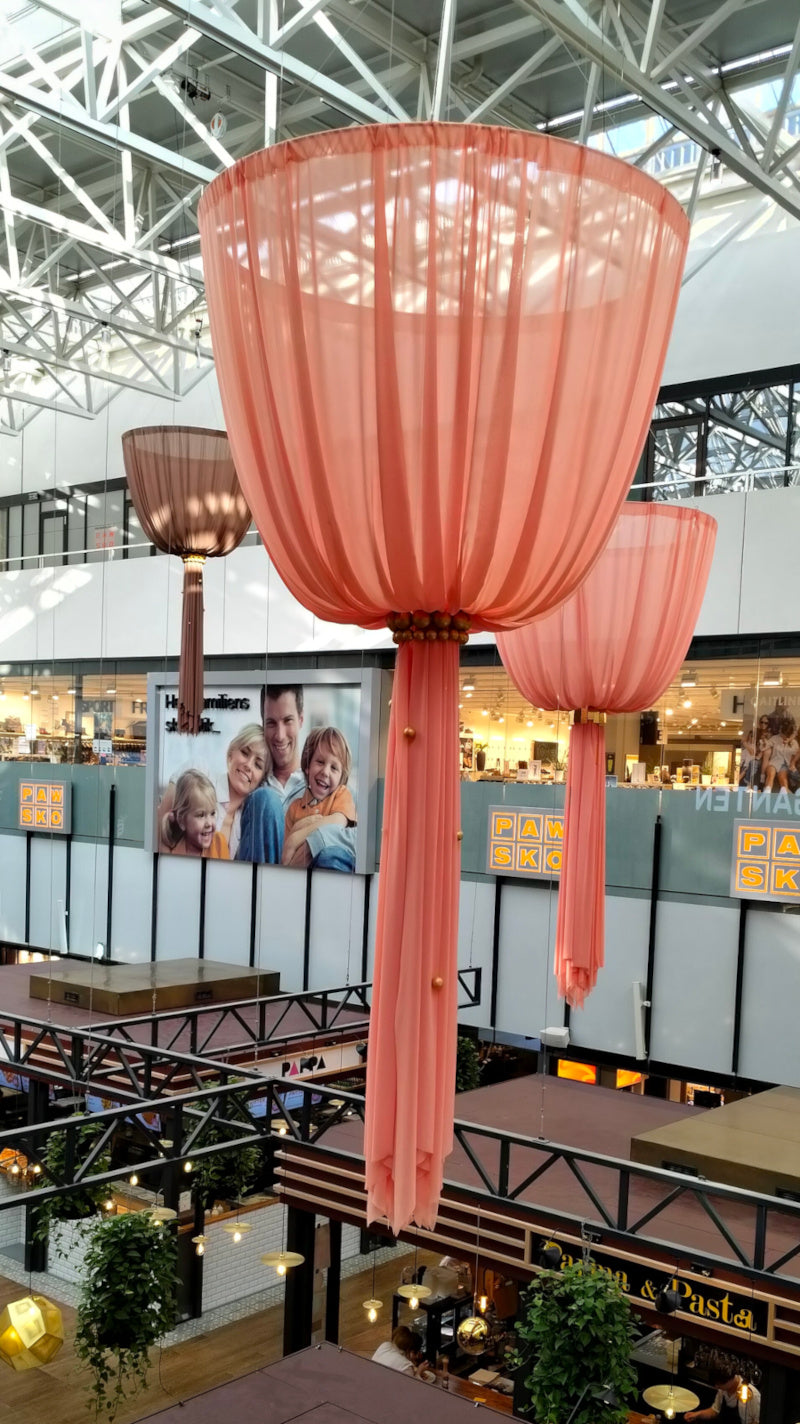 RÖD CHIFFONG – LÄTT, TRANSPARENT & MED VACKERT FALL