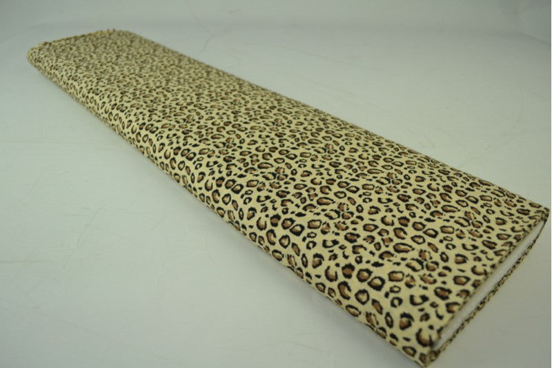OLIVEN BOMULDSPOPLIN MED LEOPARDPRINT – SORT & BRUN