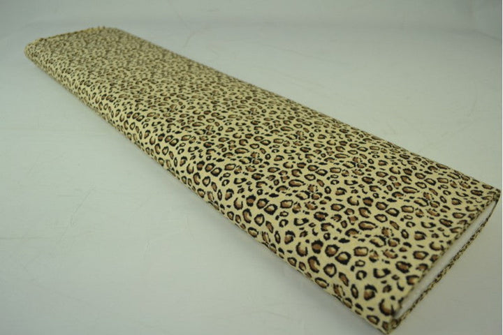 OLIVEN BOMULDSPOPLIN MED LEOPARDPRINT – SORT & BRUN
