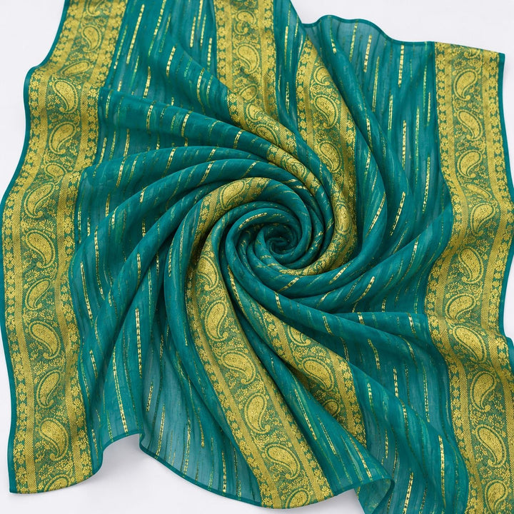 Turkos lurex chiffonsilk med gyllene ränder och fyra breda guldborter – tyget format som en spiral (bild 1 av 3)