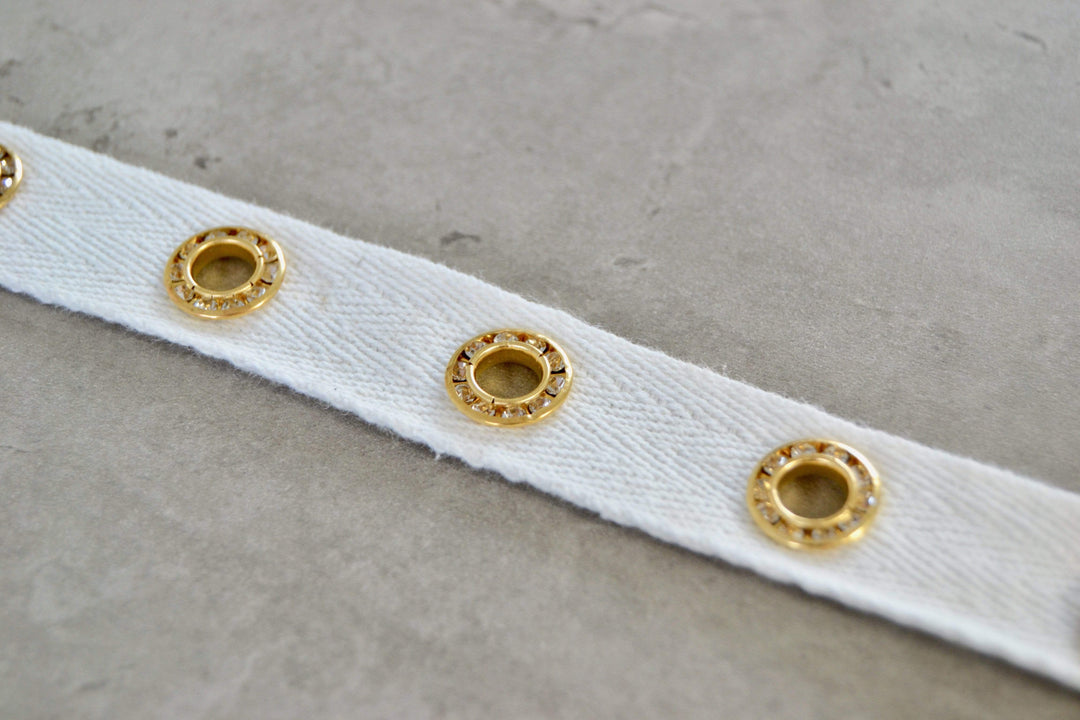 VIT BAND MED GULDRINGAR 20MM