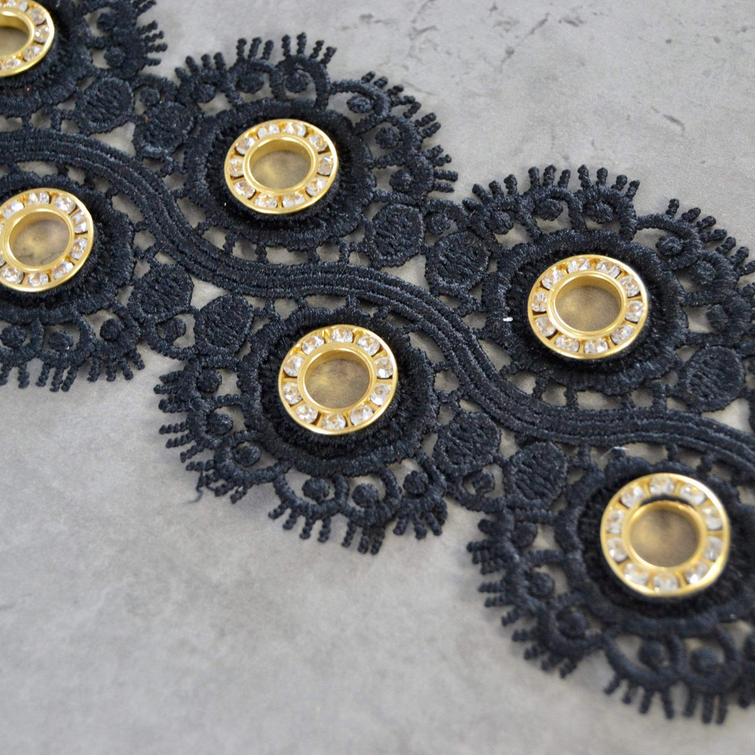 SVART BLOMSTERBAND MED GULDRINGAR 55MM