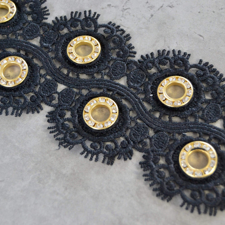 SVART BLOMSTERBAND MED GULDRINGAR 55MM