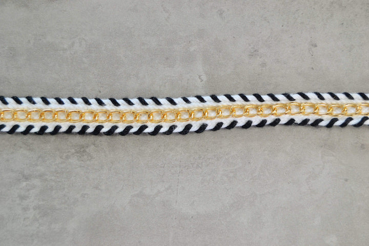 SVART OCH VITT BAND MED GULD KEDJA 20MM