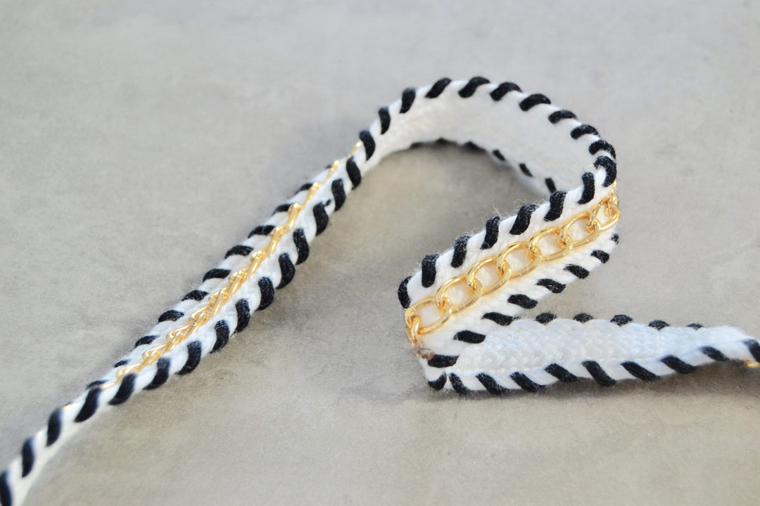 SVART OCH VITT BAND MED GULD KEDJA 20MM