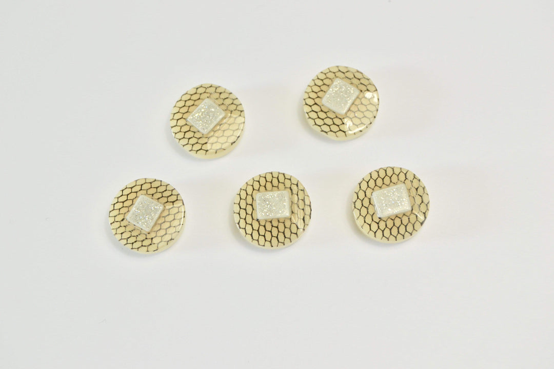 BEIGE KNAPPAR MED SILVERGLITTER 5 ST.