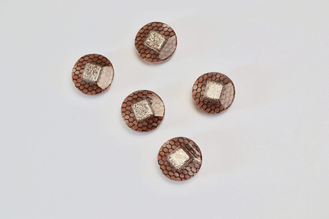 BRUNA KNAPPAR MED SILVERGLITTER 5 ST.