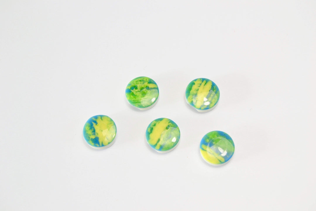 KNAPPAR MED GRÖN/BLÅTT MÖNSTER 5 ST.