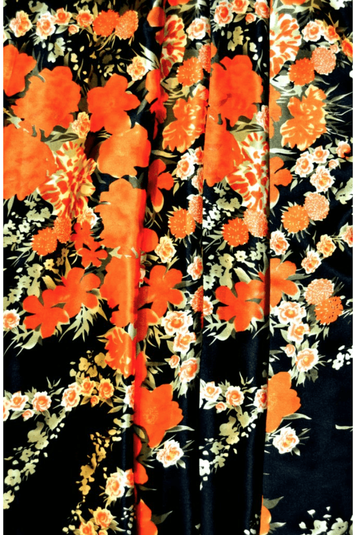 G&M Silke ORANGE OG MØRK SILKE MED BLOMSTER