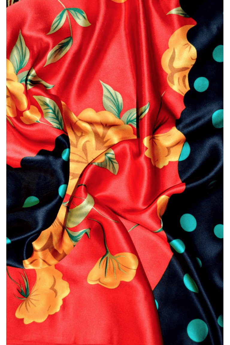 RÖD SIDEN MED BLOMMOR | Hitta sidentyg hos Tyger & Textil – Tyger & Textil