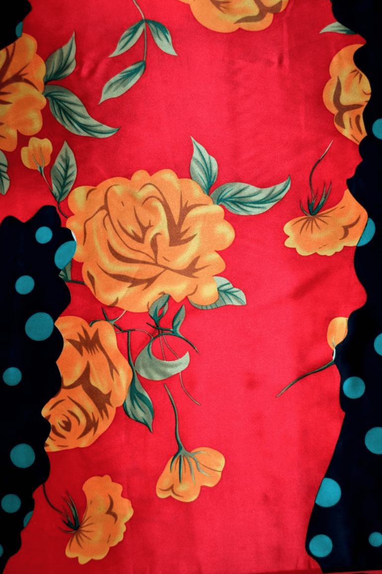 RÖD SIDEN MED BLOMMOR | Hitta sidentyg hos Tyger & Textil – G&M Sverige