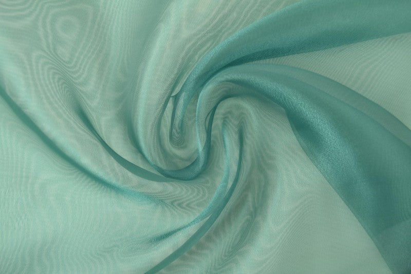 SMARAGDGRÖN ORGANZA – TRANSPARENT & GLÄNSANDE