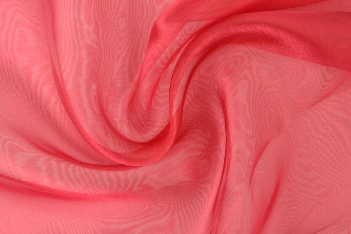 VINRÖD ORGANZA – TRANSPARENT & GLÄNSANDE